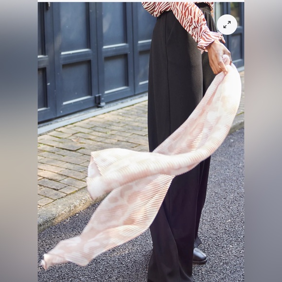 LEOPARD PRINT SCARF - Picture 2 of 4